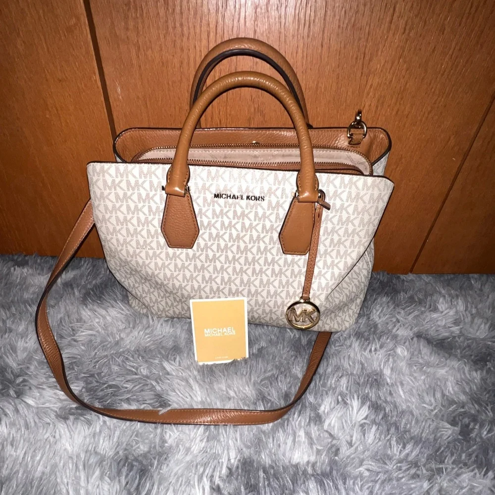 Michael Kors White Handbag/crossbody - Picture 1 of 12